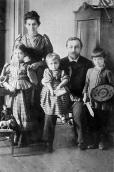 Ольга і Петро Косачі з дітьми, 1890 р.